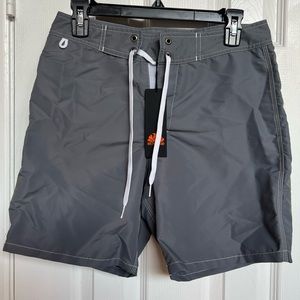 BRAND NEW with tags Sundek Low Rise 17” Swim Trunks Size 28